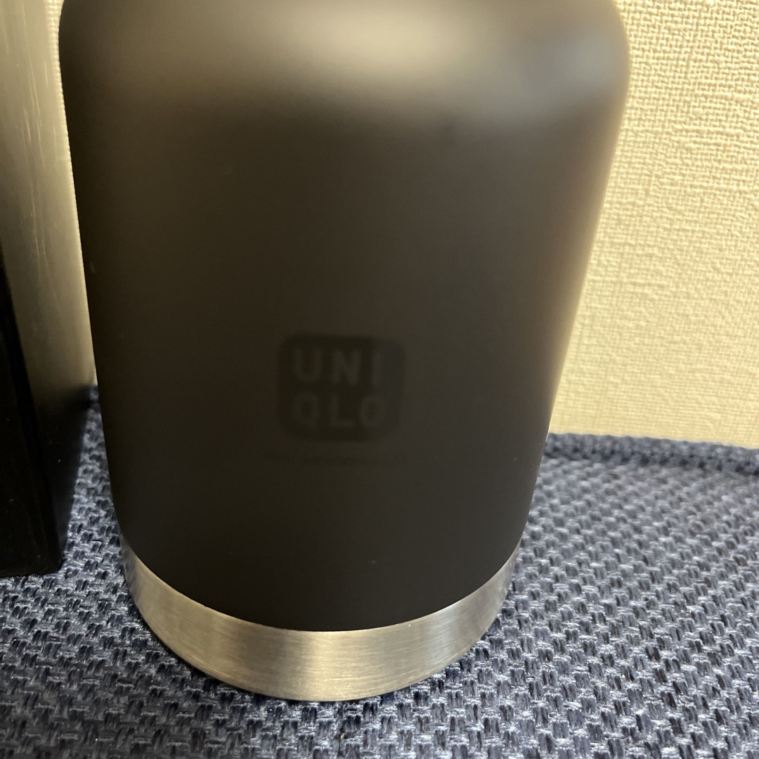 UNIQLO(ユニクロ)のUNIQLO ステンレスボトル350ml 非売品　黒　新品 キッズ/ベビー/マタニティの授乳/お食事用品(水筒)の商品写真