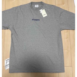 ヴェトモン(VETEMENTS)のVETEMENTS センターロゴ　オーバーサイズTシャツ(Tシャツ/カットソー(半袖/袖なし))