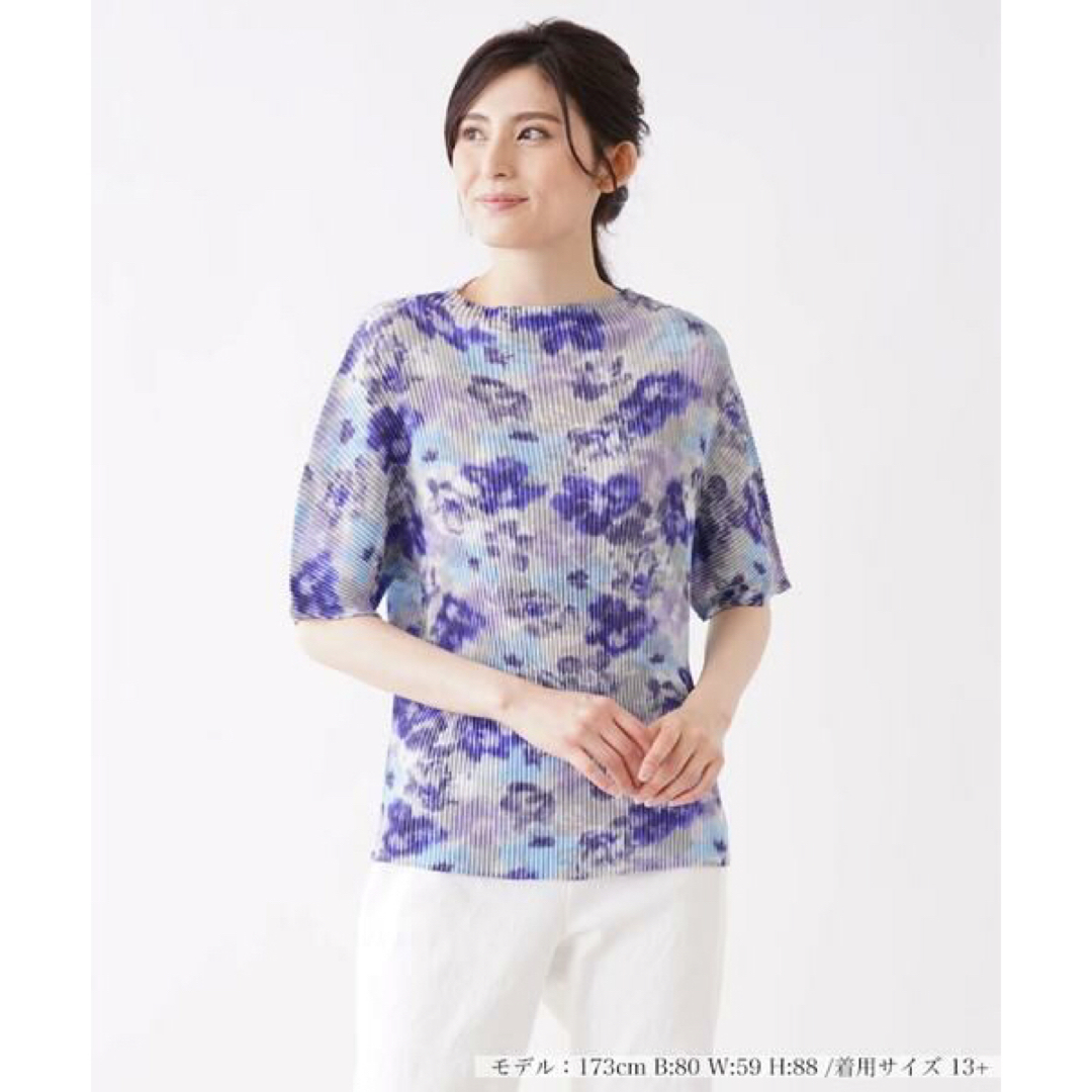 leilian(レリアン)の美品 Leilian WHITE LABEL フラワー柄プリーツブラウス 13+ レディースのトップス(シャツ/ブラウス(半袖/袖なし))の商品写真