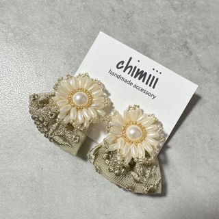 No.28 ハンドメイド　フラワー　お花　ビーズ刺繍　ピアス　イヤリング(ピアス)