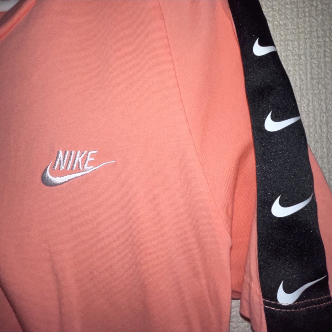 NIKE(ナイキ)のNikeの希少なモデル美品tシャツ(L) レディースのトップス(Tシャツ(半袖/袖なし))の商品写真