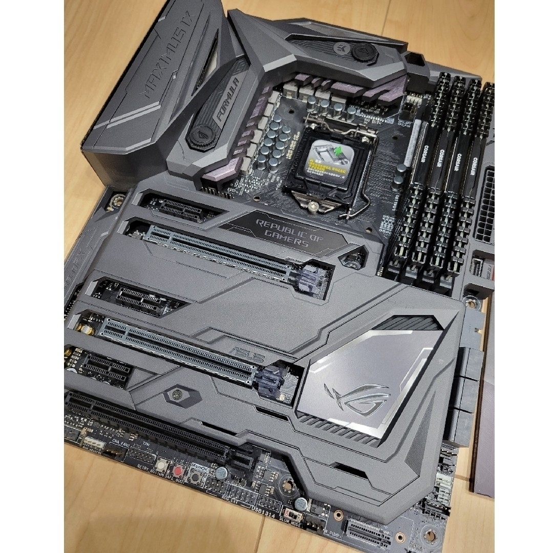 ASUS(エイスース)のASUSTeK ROG MAXIMUS IX FORMULA+RAM32GB スマホ/家電/カメラのPC/タブレット(PCパーツ)の商品写真