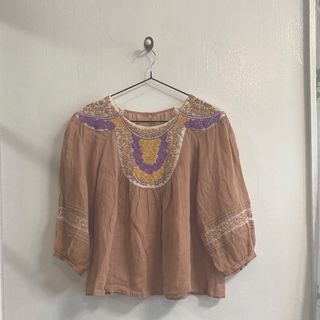 ネセセア(nesessaire)のnesessaire 刺繍ブラウス　ピンクブラウン(シャツ/ブラウス(長袖/七分))