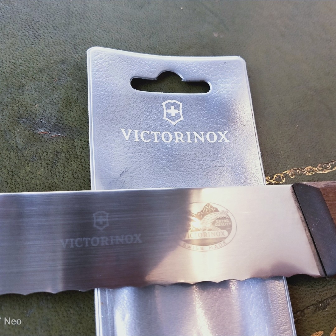 VICTORINOX(ビクトリノックス)のウェーブナイフ（わたし様） インテリア/住まい/日用品のキッチン/食器(調理道具/製菓道具)の商品写真