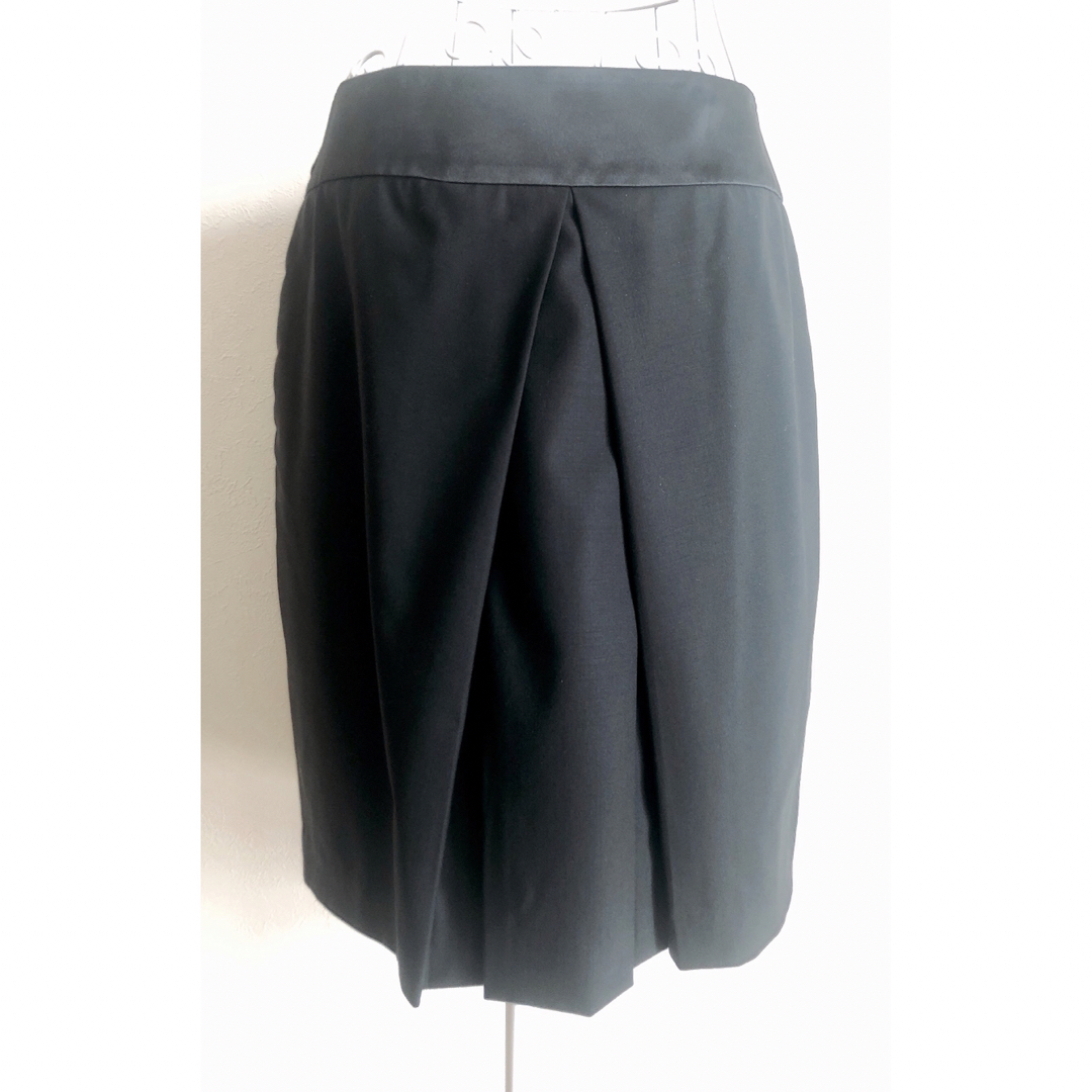 BCBGMAXAZRIA(ビーシービージーマックスアズリア)のBCBG MAXAZRIA黒 膝丈 プリーツ スカート レディースのスカート(ひざ丈スカート)の商品写真