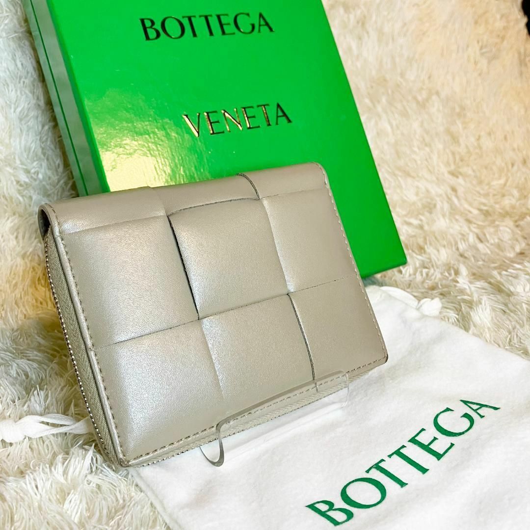 【美品】BOTTEGA BENETA ボッテガマキシイントレチャート二つ折り財布