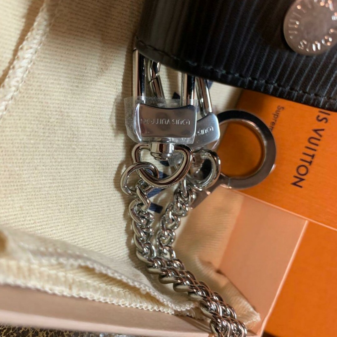 【SALE／60%OFF】 SUPREME LOUIS VUITTON Chain Wallet