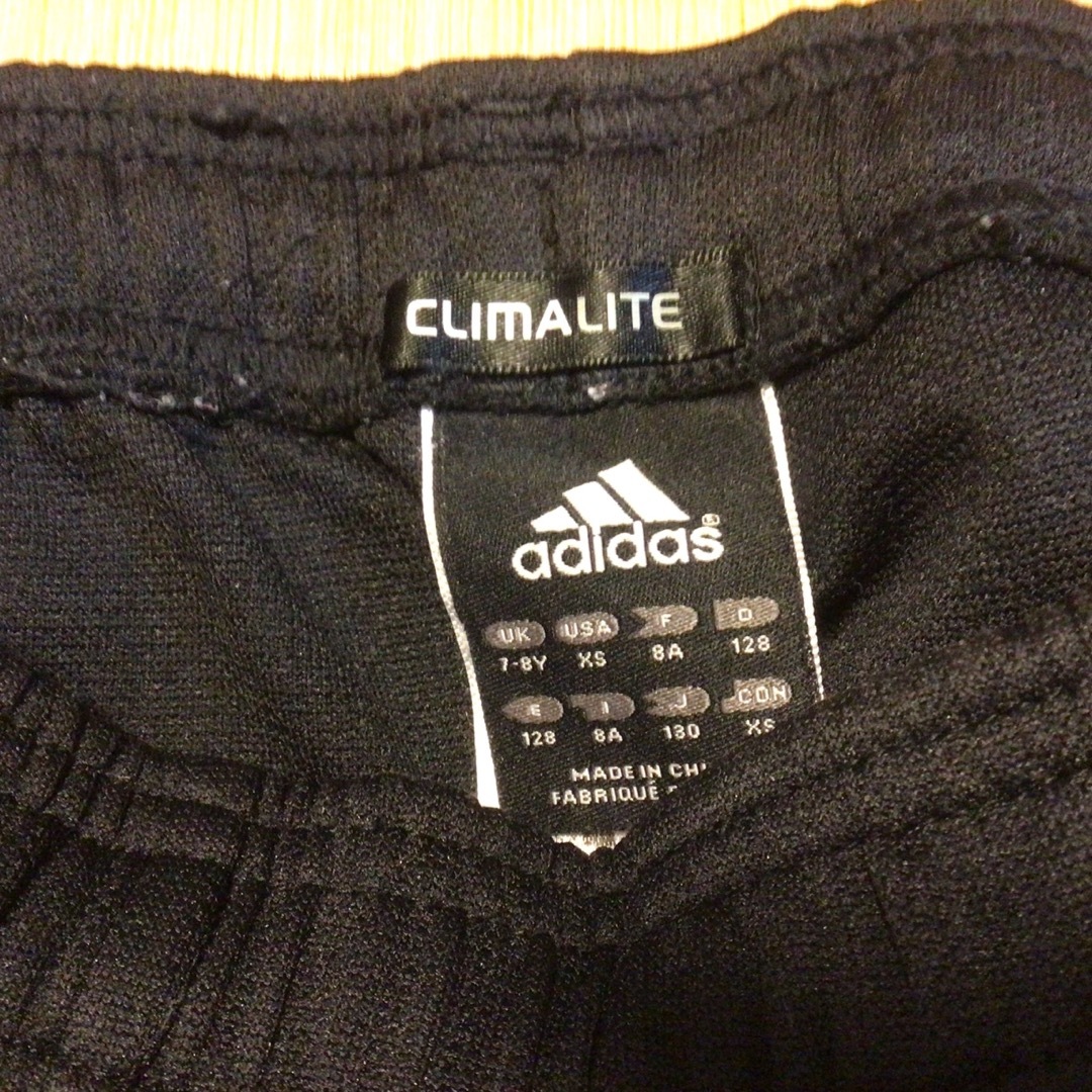 adidas(アディダス)のadidas ハーフパンツ　130 キッズ/ベビー/マタニティのキッズ服男の子用(90cm~)(パンツ/スパッツ)の商品写真