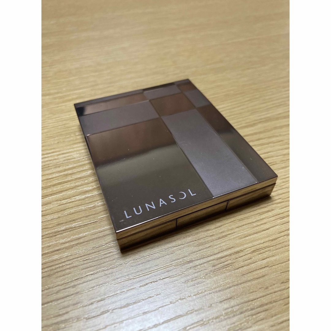 LUNASOL(ルナソル)のルナソル　オーロライズアイズ　アイシャドウ コスメ/美容のベースメイク/化粧品(アイシャドウ)の商品写真