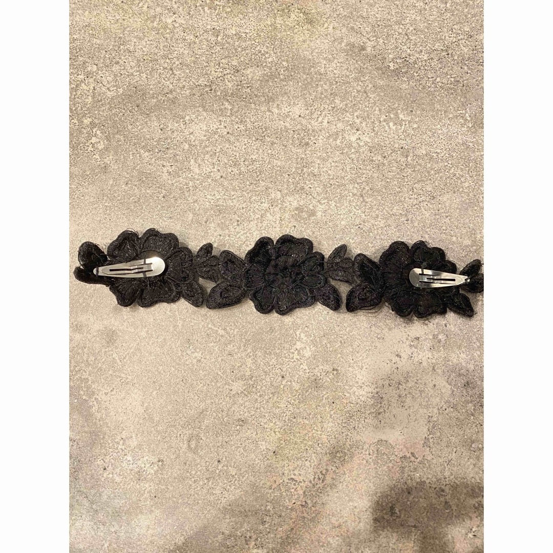 ROSE BUD(ローズバッド)のブラック　カチューシャ　ヘッドドレス レディースのヘアアクセサリー(カチューシャ)の商品写真