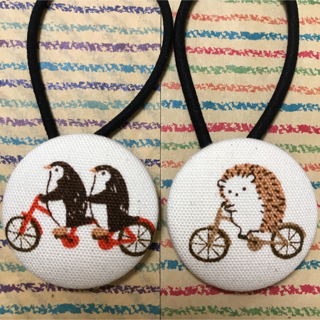 自転車ハリネズミさん・ペンギンさんヘアゴム2個セット ハンドメイドのアクセサリー(ヘアアクセサリー)の商品写真