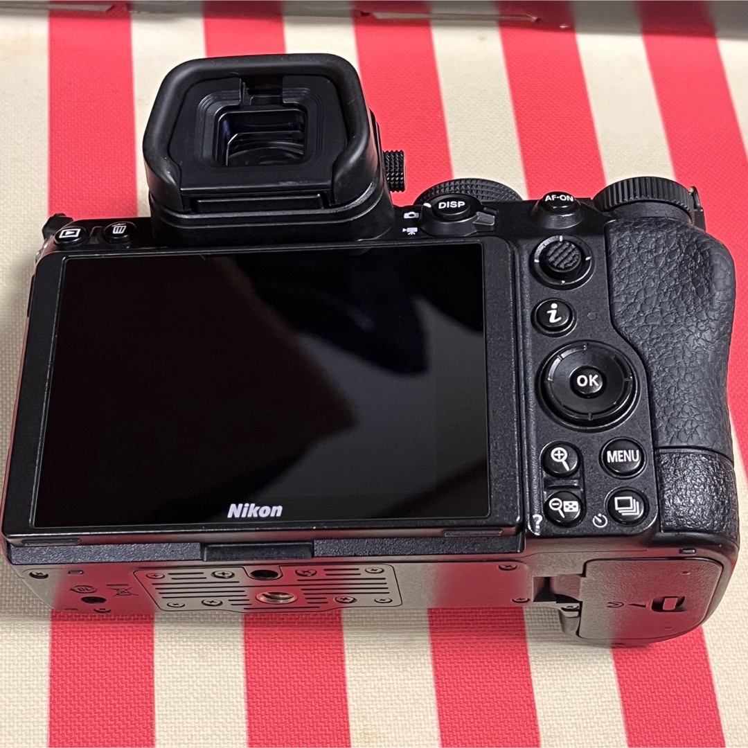 Nikon(ニコン)の中古品 Nikon Z5 24-200 レンズキット スマホ/家電/カメラのカメラ(ミラーレス一眼)の商品写真