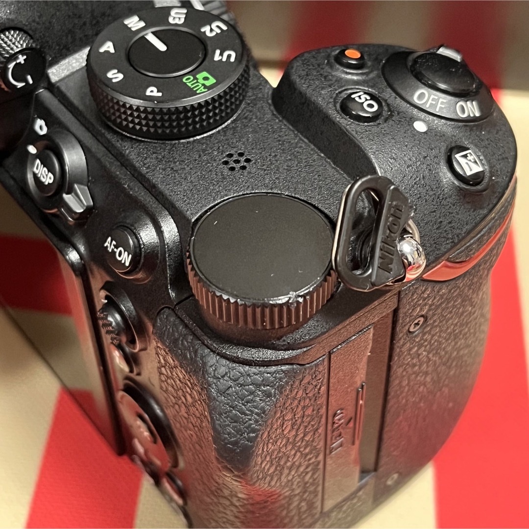Nikon(ニコン)の中古品 Nikon Z5 24-200 レンズキット スマホ/家電/カメラのカメラ(ミラーレス一眼)の商品写真