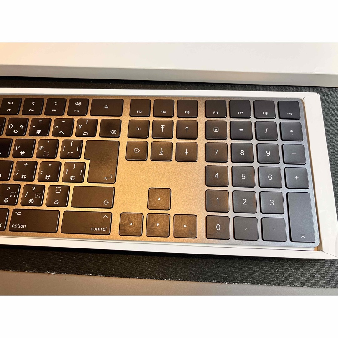 Magic Keyboard with Numeric Keypad スマホ/家電/カメラのPC/タブレット(PC周辺機器)の商品写真