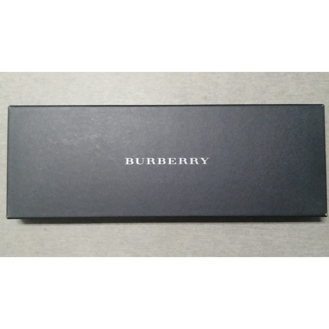 BURBERRY(バーバリー)の♪【新品未使用 専用箱付き】BURBERRY 刺繍入りハンカチ 3枚セット♪ レディースのファッション小物(ハンカチ)の商品写真