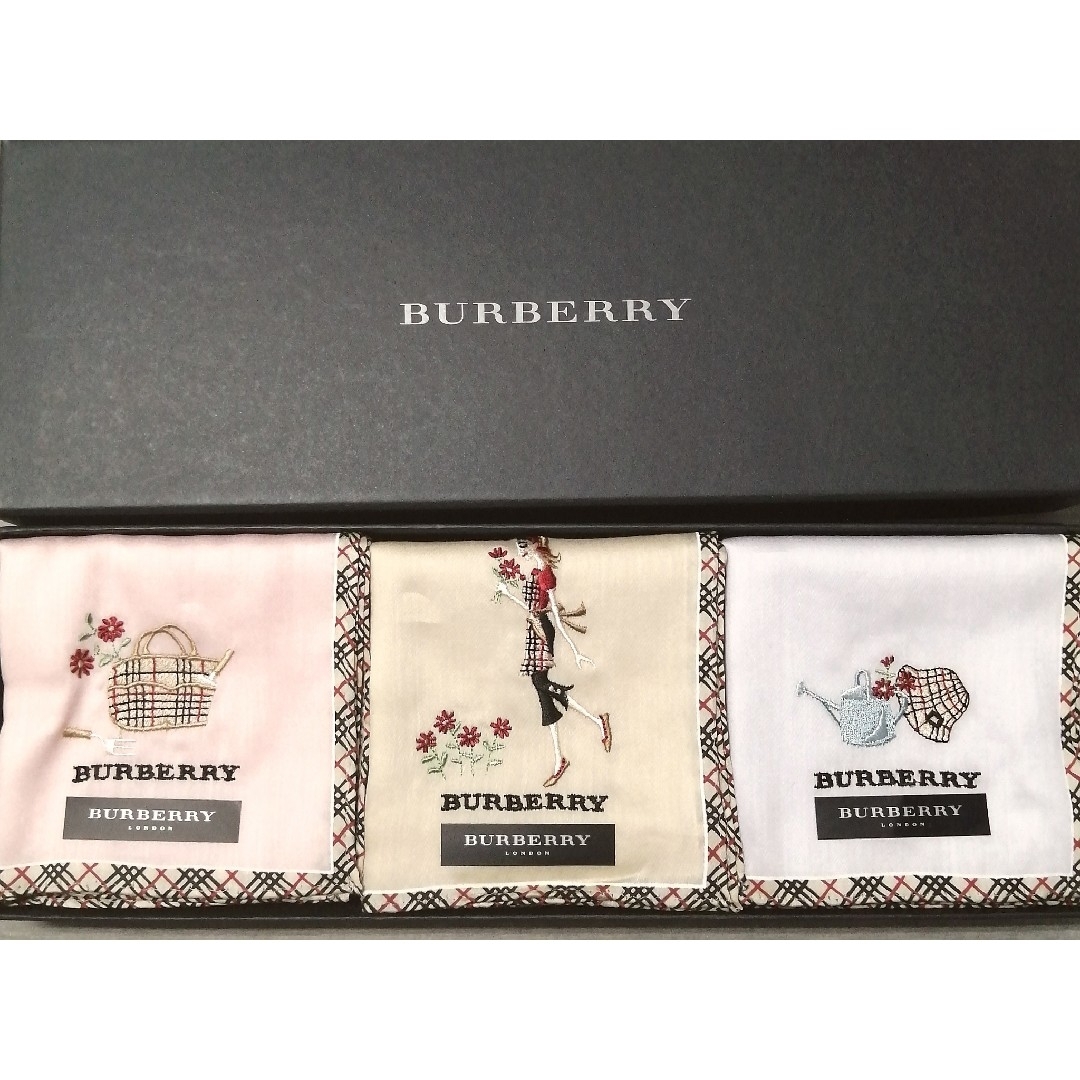 BURBERRY(バーバリー)の♪【新品未使用 専用箱付き】BURBERRY 刺繍入りハンカチ 3枚セット♪ レディースのファッション小物(ハンカチ)の商品写真