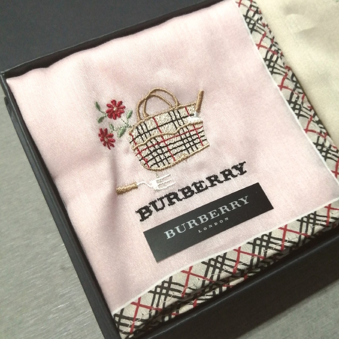 BURBERRY(バーバリー)の♪【新品未使用 専用箱付き】BURBERRY 刺繍入りハンカチ 3枚セット♪ レディースのファッション小物(ハンカチ)の商品写真