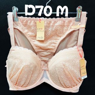 Triumph - D70 トリンプ 夢みるブラ ライト ブラ&ショーツセット