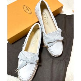 トッズ(TOD'S)の新品未使用！トッズ　モカシン(スリッポン/モカシン)