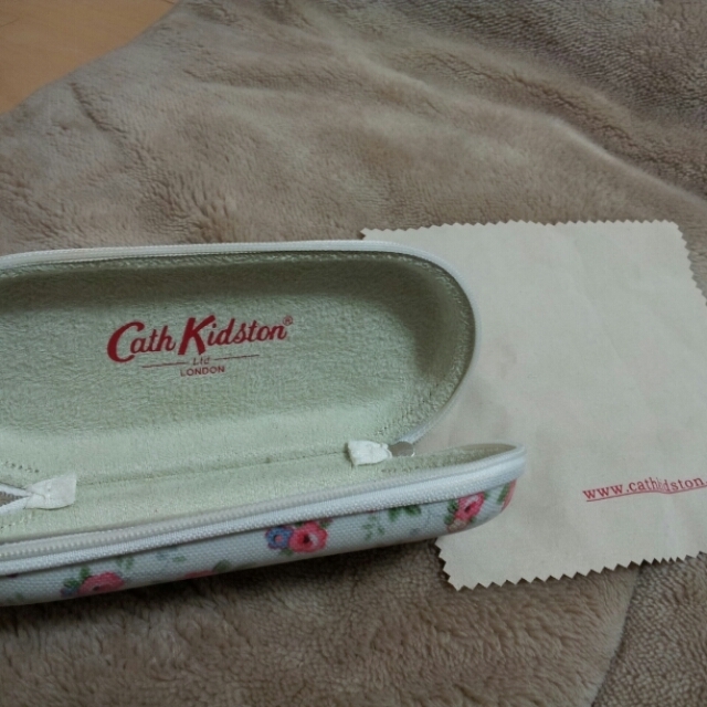 Cath Kidston(キャスキッドソン)のCath♡花柄*メガネケース♡ レディースのファッション小物(サングラス/メガネ)の商品写真