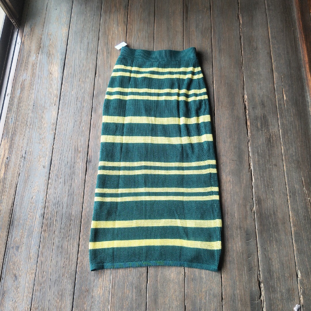 M.deux(エムドゥー)の新品未使用　エムドゥ　配色ニットスカート　グリーン　イエロー レディースのスカート(ロングスカート)の商品写真