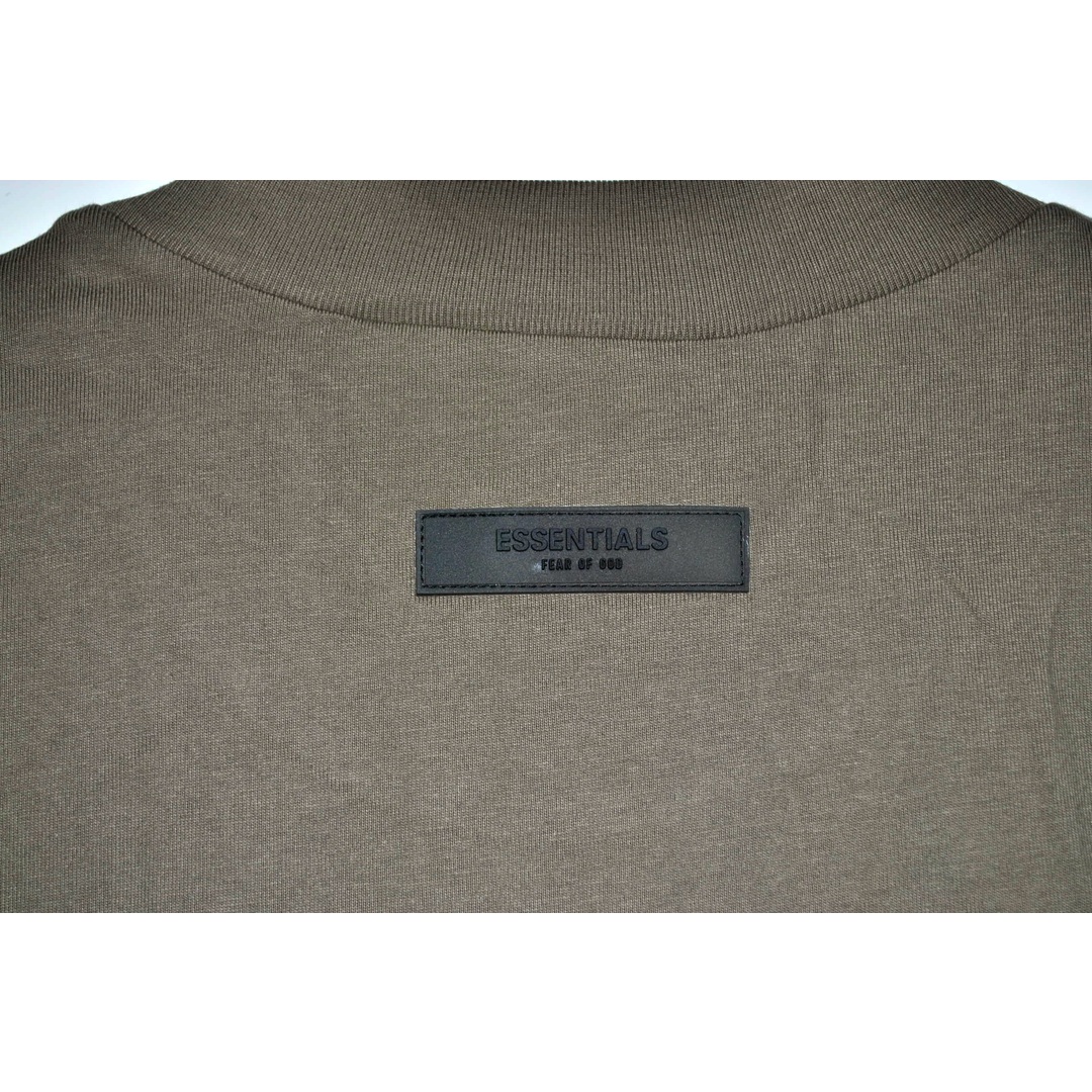  未使用 ESSENTIALS エッセンシャルズ ロゴT 茶 XL  メンズのトップス(Tシャツ/カットソー(半袖/袖なし))の商品写真