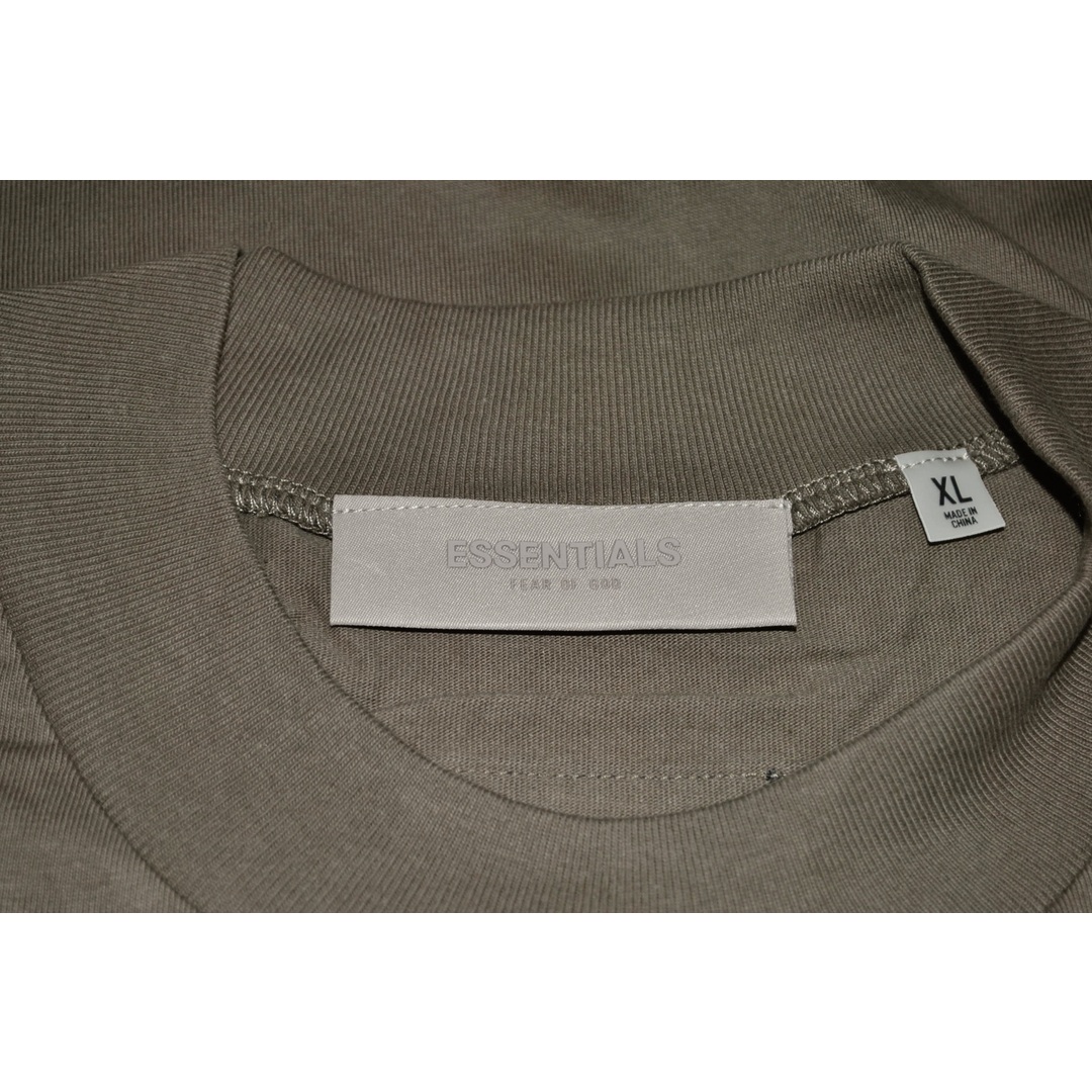  未使用 ESSENTIALS エッセンシャルズ ロゴT 茶 XL  メンズのトップス(Tシャツ/カットソー(半袖/袖なし))の商品写真