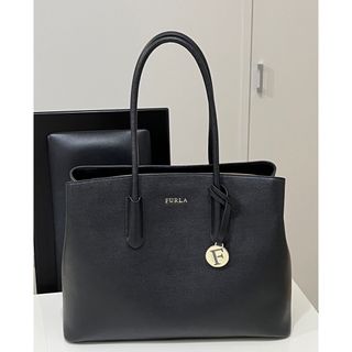 フルラ(Furla)の新品同様の美品★A4クリアフォルダが入る★フルラ黒トートバッグ(トートバッグ)