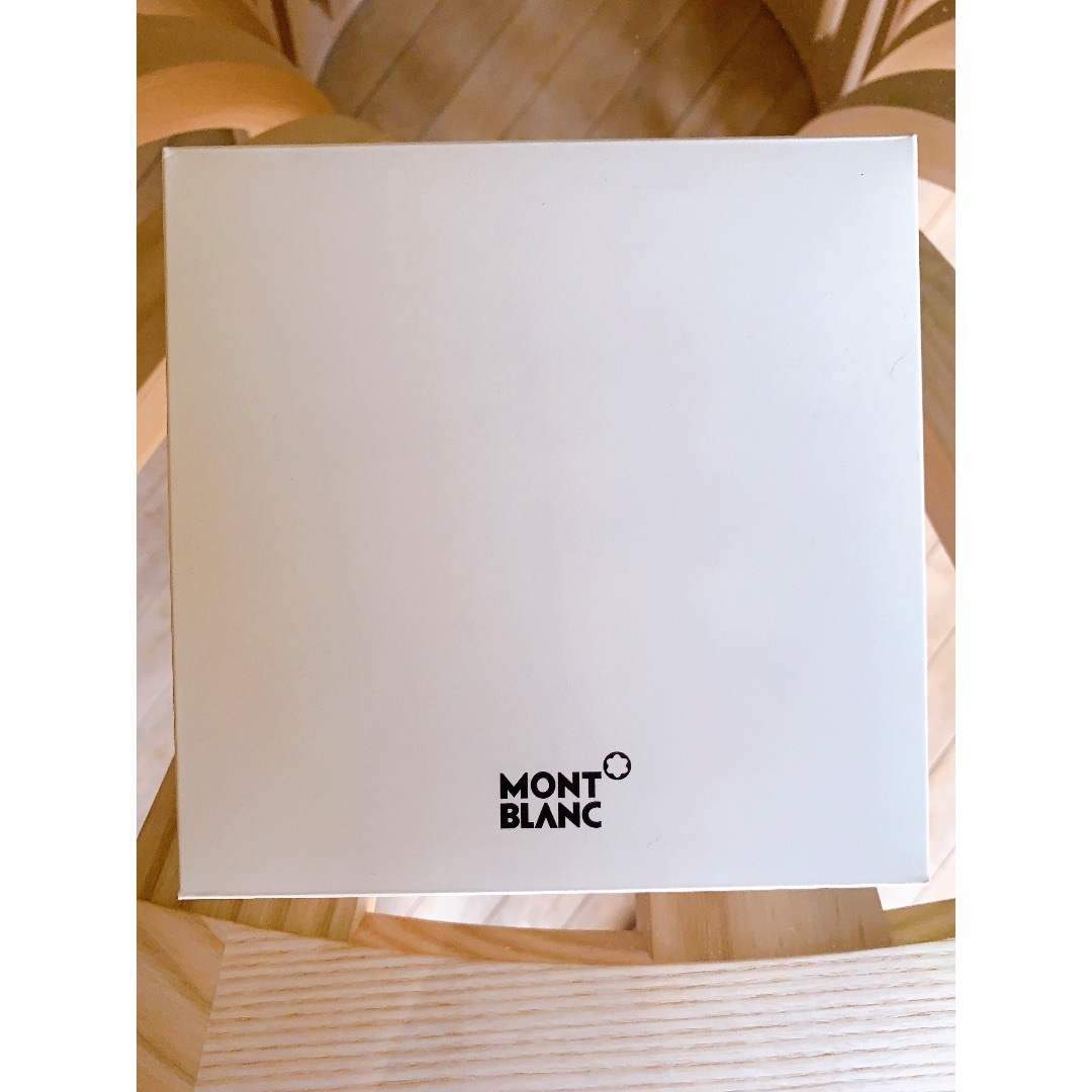 MONTBLANC(モンブラン)の【新品】限定モンブラン　ポエム　ブランシェボールペン　ホワイト インテリア/住まい/日用品の文房具(ペン/マーカー)の商品写真