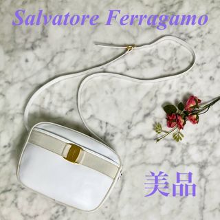 サルヴァトーレフェラガモ(Salvatore Ferragamo)の【希少カラー】サルヴァトーレフェラガモ ヴァラ リボン 白 ショルダーバッグ (ショルダーバッグ)