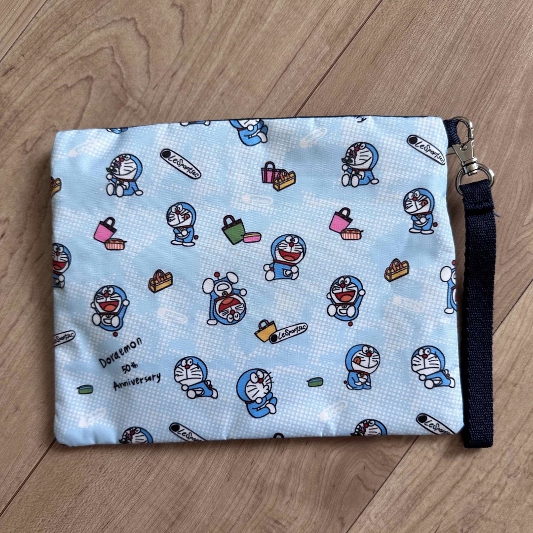 LeSportsac(レスポートサック)のレスポートサック ドラえもん  ポーチ エンタメ/ホビーのおもちゃ/ぬいぐるみ(キャラクターグッズ)の商品写真