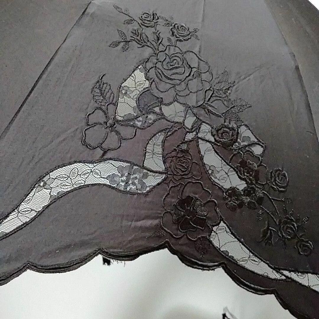 VALENTINO(ヴァレンティノ)の美品　ヴァレンティノ　日傘　ブラック　折りたたみ　花柄　刺繍　ロゴ　傘袋付き レディースのファッション小物(傘)の商品写真