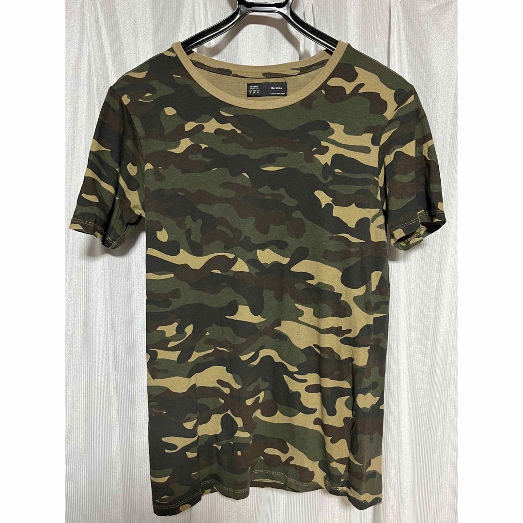 Bershka(ベルシュカ)のベルシュカ メンズTシャツカモフラ柄 メンズのトップス(Tシャツ/カットソー(半袖/袖なし))の商品写真