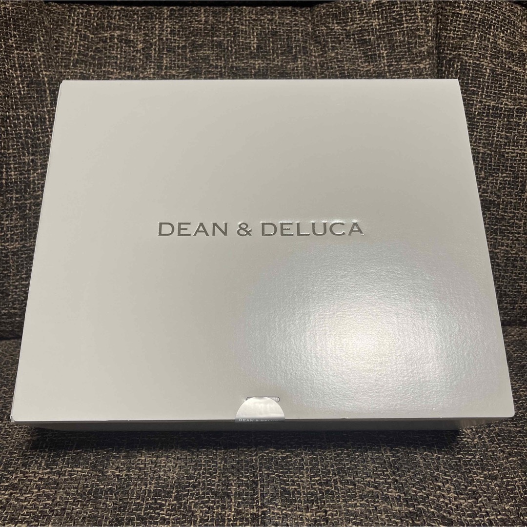 DEAN & DELUCA(ディーンアンドデルーカ)のDEAN&DELUCA 空箱　プレゼント　① インテリア/住まい/日用品のオフィス用品(ラッピング/包装)の商品写真