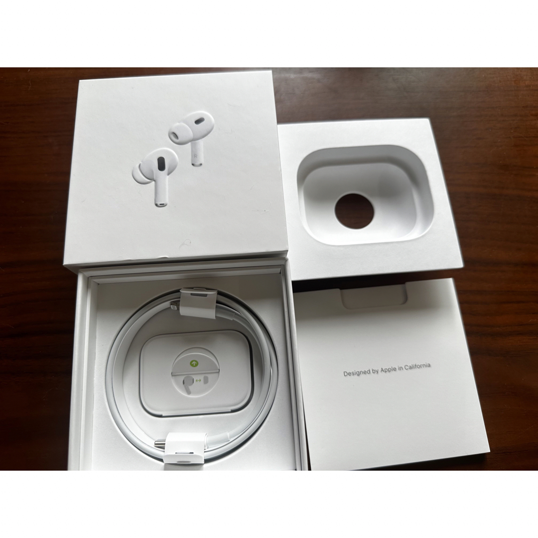 Apple(アップル)のAirPods pro 第2世代 ケースと左のみ スマホ/家電/カメラのオーディオ機器(ヘッドフォン/イヤフォン)の商品写真