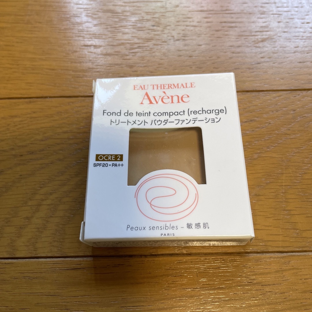 Avene(アベンヌ)のアベンヌ トリートメントパウダーファンデーション OC-2 11g コスメ/美容のベースメイク/化粧品(ファンデーション)の商品写真