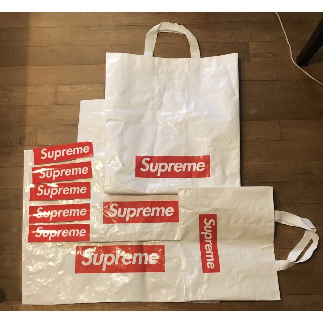 Supreme(シュプリーム)のsupreme ショッパー 大×1枚 中×2枚 小×1枚 ステッカー ５枚セット メンズのメンズ その他(その他)の商品写真