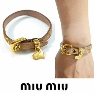 ミュウミュウ(miumiu)のmiumiu■ロゴハート金具ブレスレット アクセサリー レザー　ミュウミュウ ミ(ブレスレット/バングル)