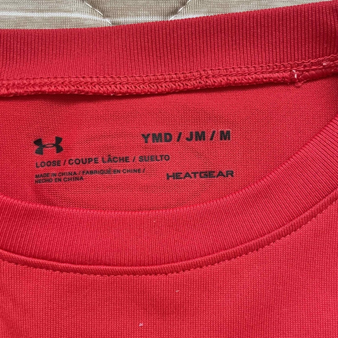 UNDER ARMOUR(アンダーアーマー)のアンダーアーマー/赤/140 キッズ/ベビー/マタニティのキッズ服男の子用(90cm~)(Tシャツ/カットソー)の商品写真