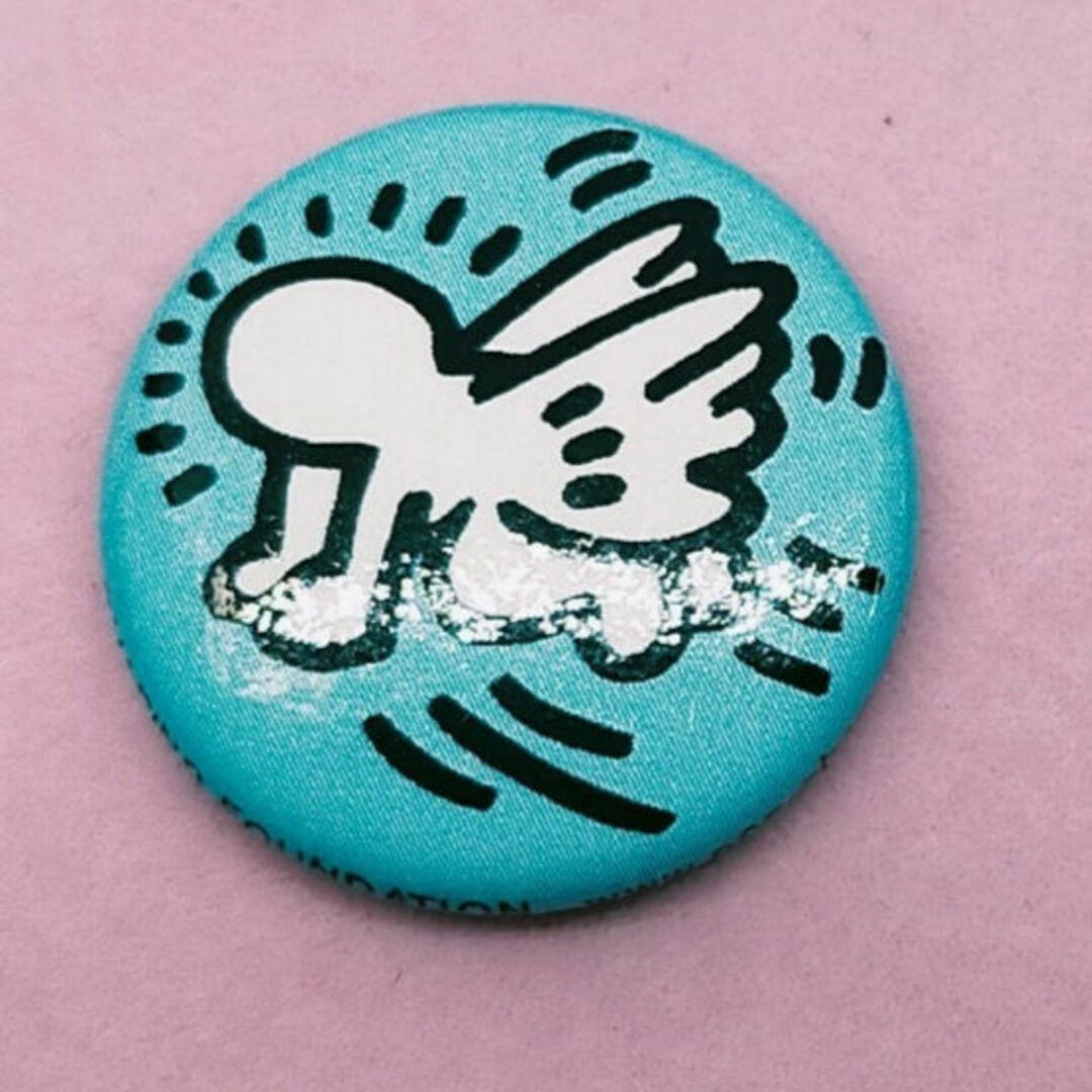 KEITH HARING(キースヘリング)のキースヘリング ノベルティ ミニ 缶バッジ 羽の生えた人 2個 非売品 エンタメ/ホビーのコレクション(その他)の商品写真