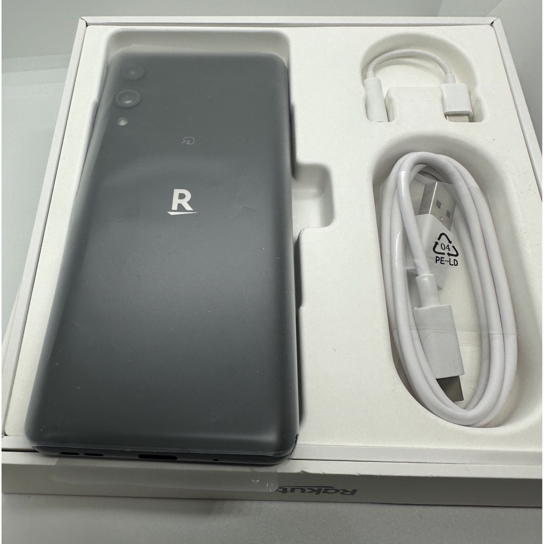 Rakuten Hand 5G P780 ブラック スマホ/家電/カメラのスマートフォン/携帯電話(スマートフォン本体)の商品写真