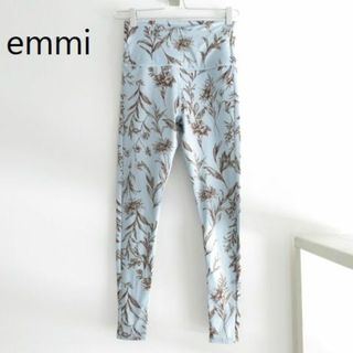 エミ(emmi)の新品 emmi aya エミー　YOGA パンツ　ボタニカル柄　 レギンス　０(レギンス/スパッツ)