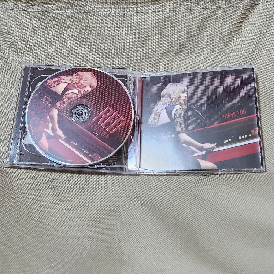 専用Taylor Swift RED (Taylor's Version) CD エンタメ/ホビーのCD(ポップス/ロック(洋楽))の商品写真