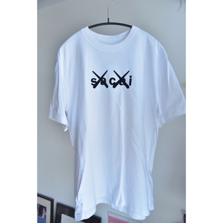 サカイ(sacai)のsacai × kaws ロゴプリントTシャツ　size3(Tシャツ/カットソー(半袖/袖なし))