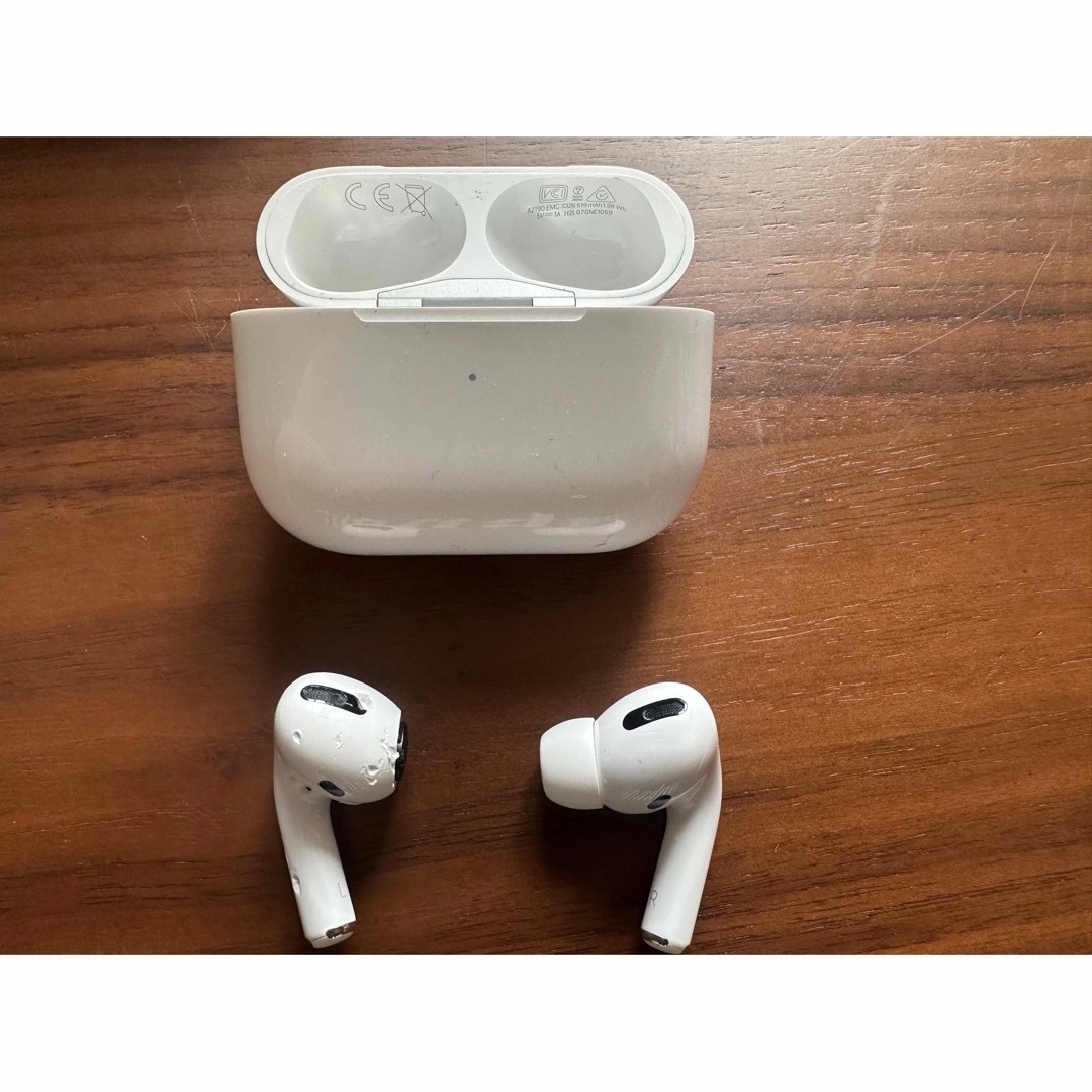 Apple(アップル)のAirPods pro 第1世代 ジャンク ケースのみ使用可 スマホ/家電/カメラのオーディオ機器(ヘッドフォン/イヤフォン)の商品写真