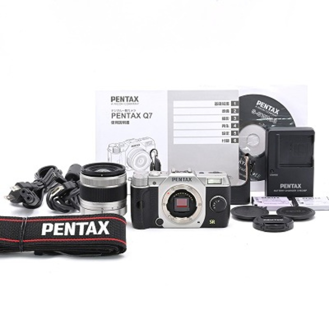 PENTAX(ペンタックス)のPENTAX Q7 ズームレンズキット シルバー スマホ/家電/カメラのカメラ(ミラーレス一眼)の商品写真