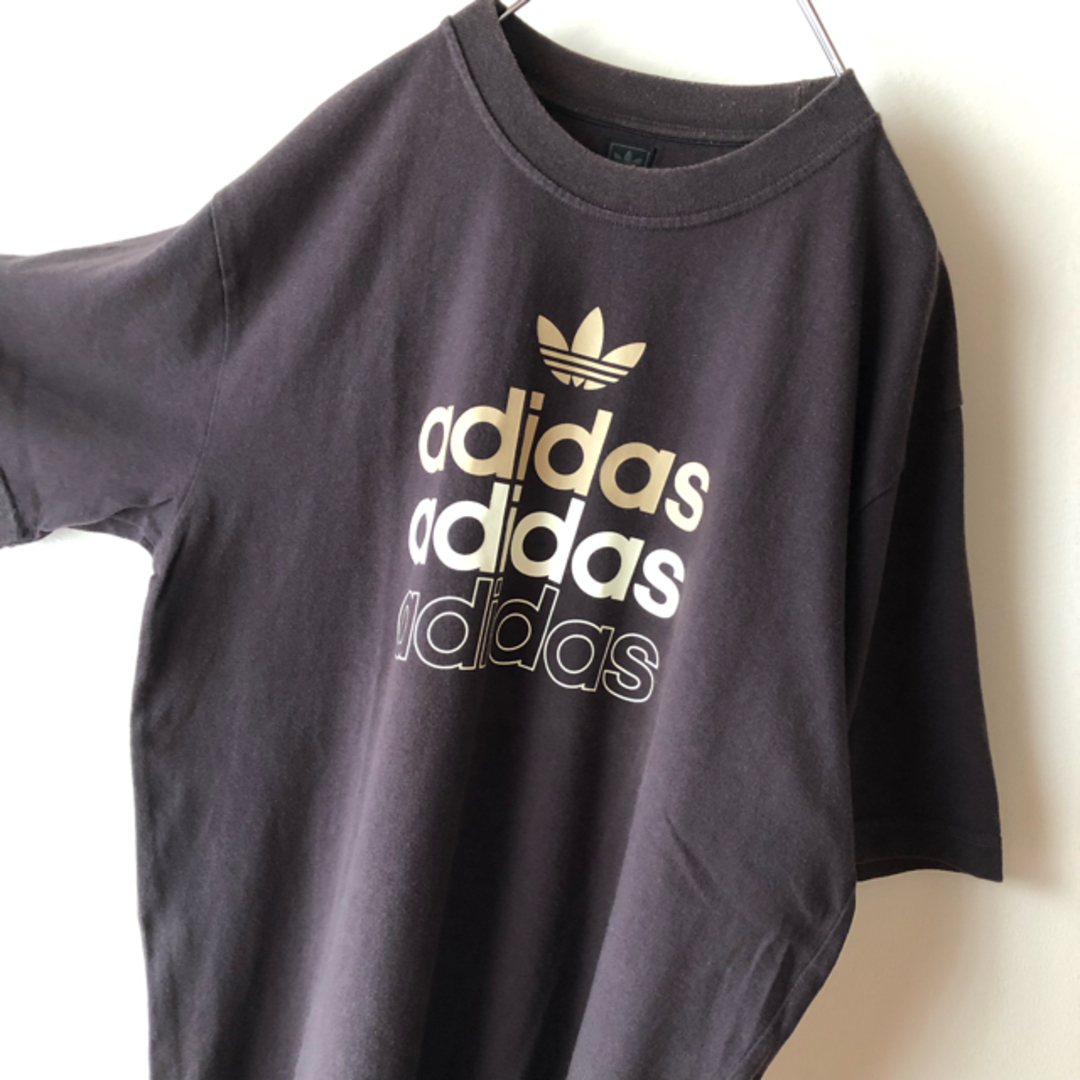 adidas(アディダス)の【雰囲気抜群】 古着 adidas 3段プリント トレフォイルロゴ  Tシャツ メンズのトップス(Tシャツ/カットソー(半袖/袖なし))の商品写真