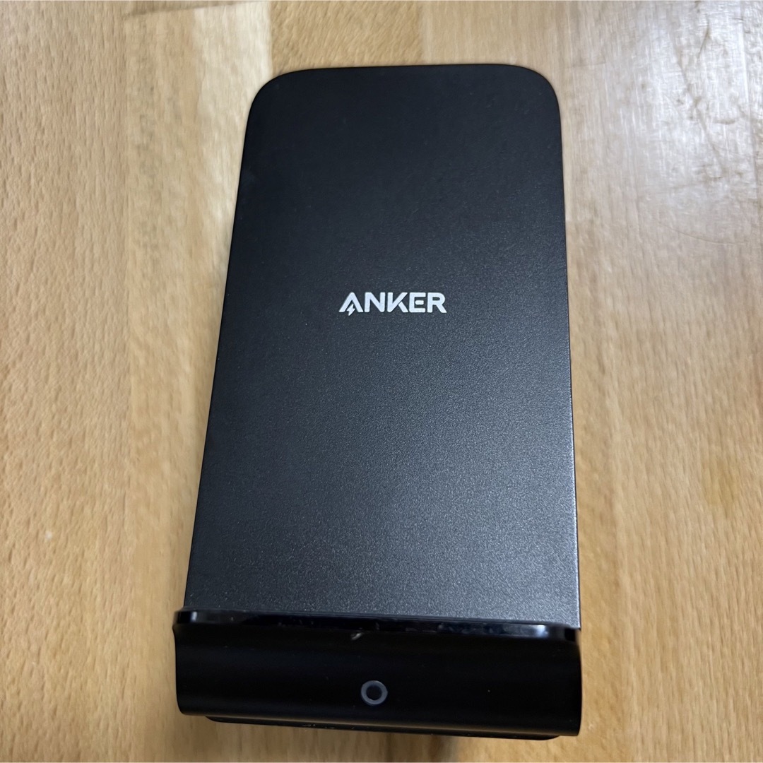 中古 ANKER POWERWAVE 7.5 STAND ワイヤレス充電スタンド スマホ/家電/カメラのスマートフォン/携帯電話(バッテリー/充電器)の商品写真