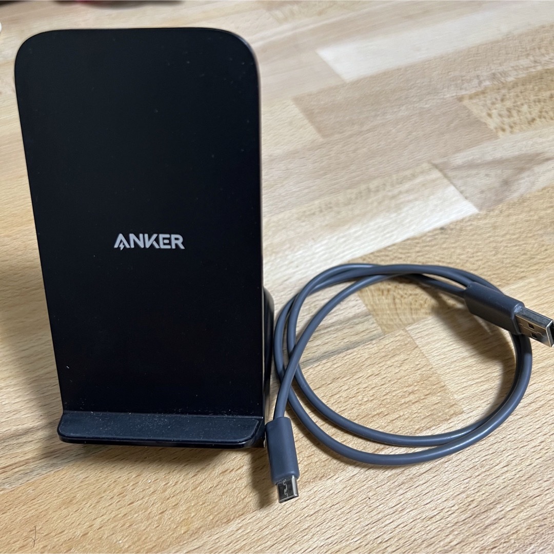 中古 ANKER POWERWAVE 7.5 STAND ワイヤレス充電スタンド スマホ/家電/カメラのスマートフォン/携帯電話(バッテリー/充電器)の商品写真