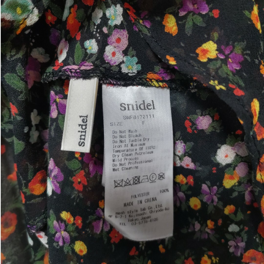 SNIDEL(スナイデル)のSNIDEL フラワー柄ブラウス レディースのトップス(シャツ/ブラウス(長袖/七分))の商品写真